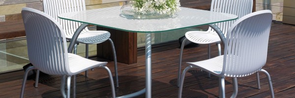 Loto Table - white with Ninfea Chairs