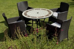Sofia table with Hampton chairs
