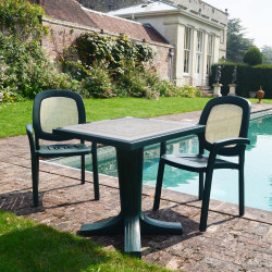 Giove 70 table with Beta chairs - green