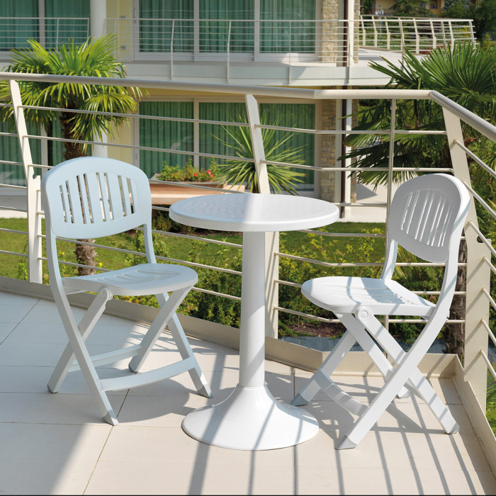 Tucano table with Capri folding chair