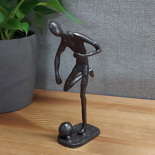 [01] AI 334 ~ FOOTBALLER Elur Iron Figurine 20cm Mocha