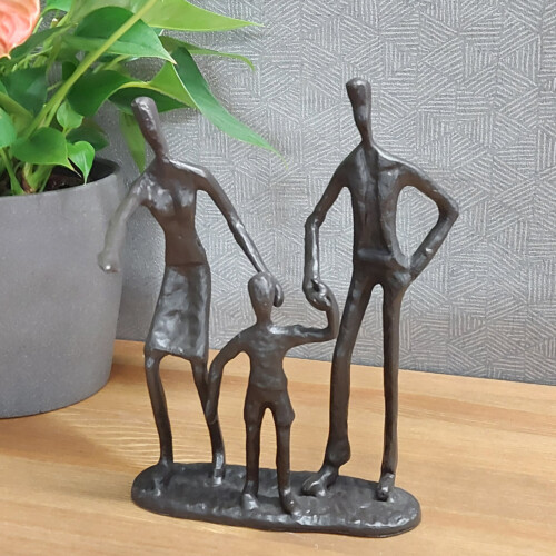 Family 3 Outing Elur Iron Figurine 19cm Mocha [picture 01] a lifestyle image