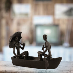Romantic Boat Trip Elur Iron Figurine 11cm Mocha [picture 08] a lifestyle image