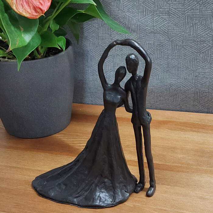 Wedding Dance Elur Iron Figurine 19cm Mocha [picture 01] a lifestyle image