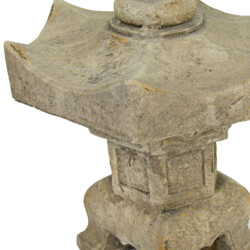 Pagoda Lantern Small 40cm Weathered Dark Stone Effect [picture 05] a detail image
