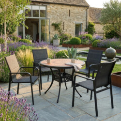 Metarro Embossed Alumimium With 4 Pavanero Chairs Set picture 01 a garden lifestyle image